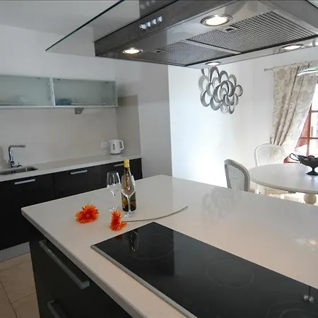 Villa Casa Los Mojones Dos - 4 Bedroom - Great Pool Area - Perfect For Families - Jacuzzi Puerto del Carmen (Lanzarote)