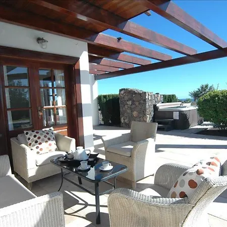 Willa Casa Los Mojones Dos - 4 Bedroom - Great Pool Area - Perfect For Families - Jacuzzi Puerto del Carmen (Lanzarote)