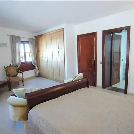 Casa Los Mojones Dos - 4 Bedroom - Great Pool Area - Perfect For Families - Jacuzzi * Puerto del Carmen (Lanzarote)